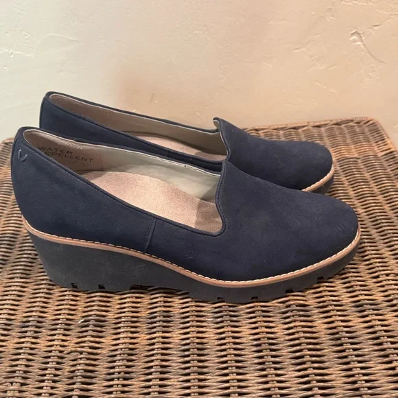Vionic Blue Slip-On Flats with Elastic Goring - Picture 2 of 3